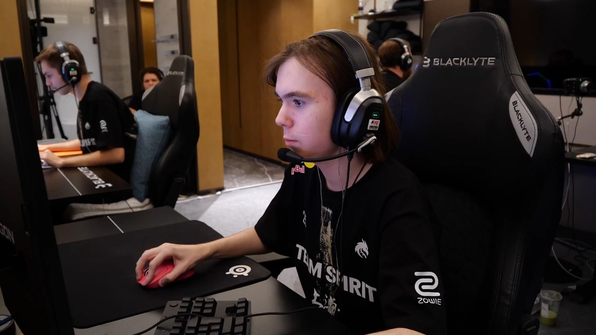 脚步到位再 脚步到位再